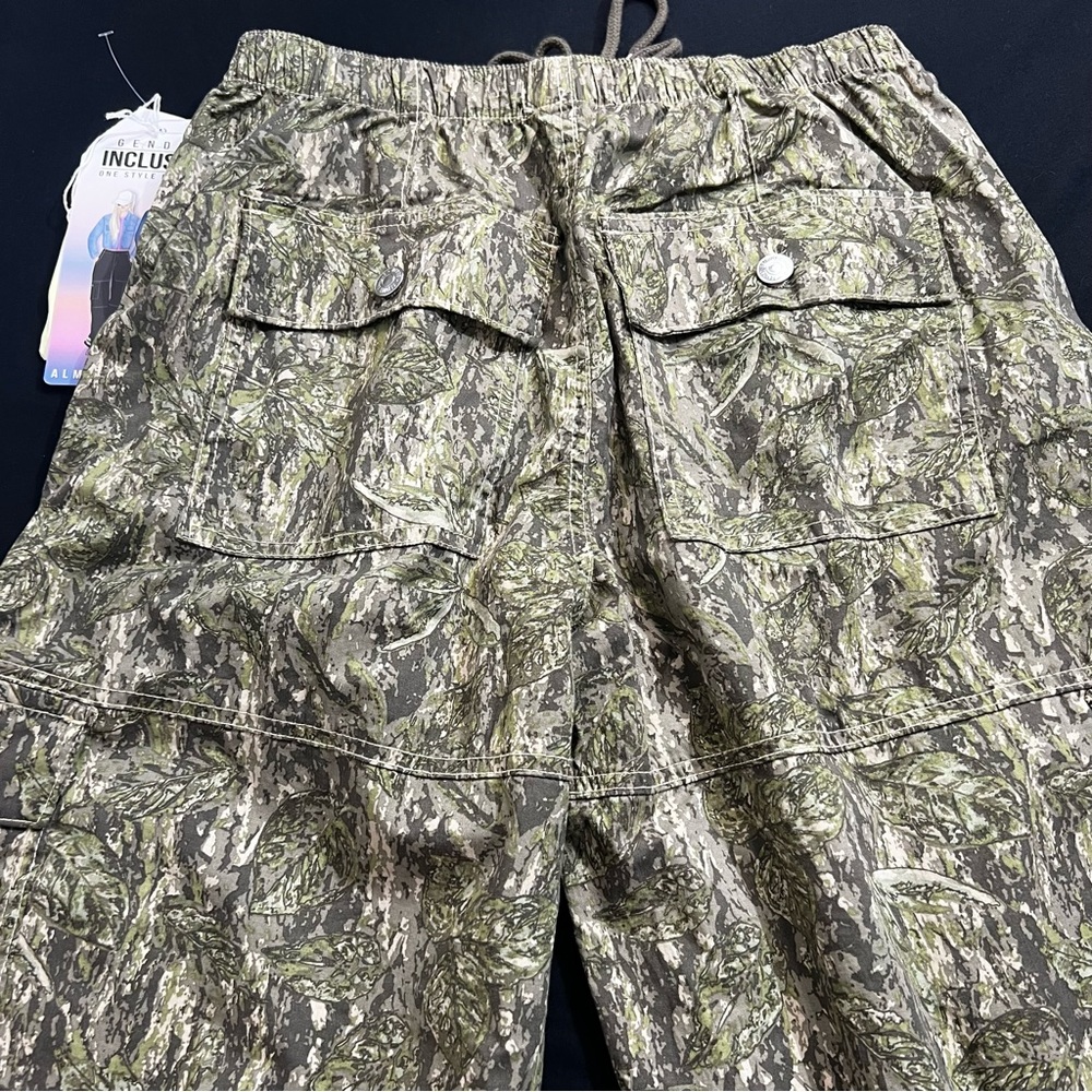 Almost Famous Green Camouflage Cargo Pants size 28 Waist Stretch - Picture 6 of 12